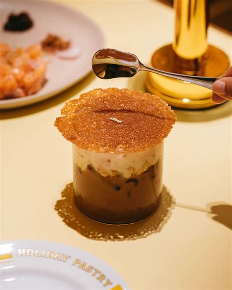 HOLIDAY PASTRY “The Dining Room” ชั้น 7 centralwOrld | Gallery posted
