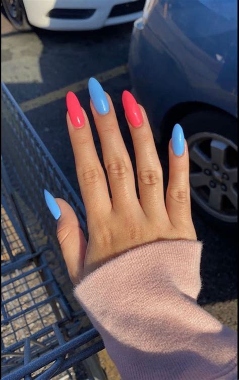 Яркий цветной маникюр 💅