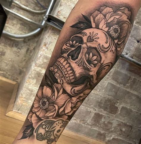 Elvia Guadian | Floral skull tattoos, Skull sleeve tattoos, Black and ...