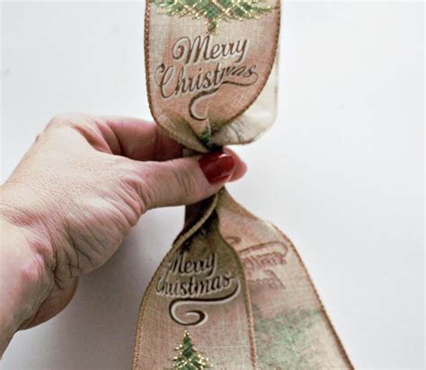 how to make a bow out of ribbon for wreath