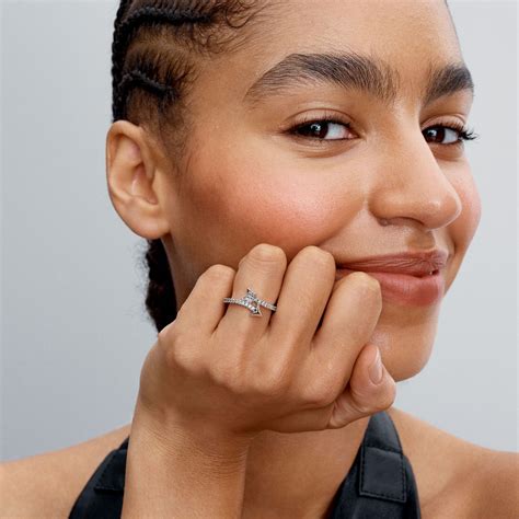pandora moments sparkling arrow ring  silver