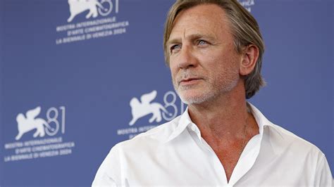 Daniel Craig Gets Explicit in Luca Guadagnino’s ‘Queer’ - The New York