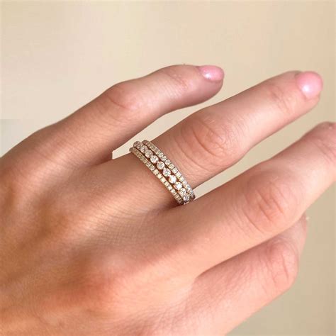 round diamond wedding ring