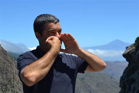el silbo de la gomera  lenguaje unico en el mundo la gomera