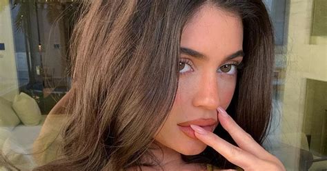 Kylie Jenner pulls down trousers to show every inch of her curves in ...