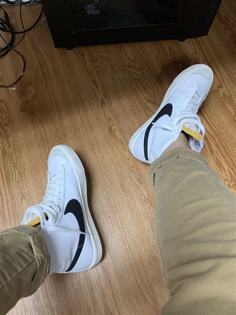 Loose or tight laces? I Want to know your reasons of choice : r/Sneakers