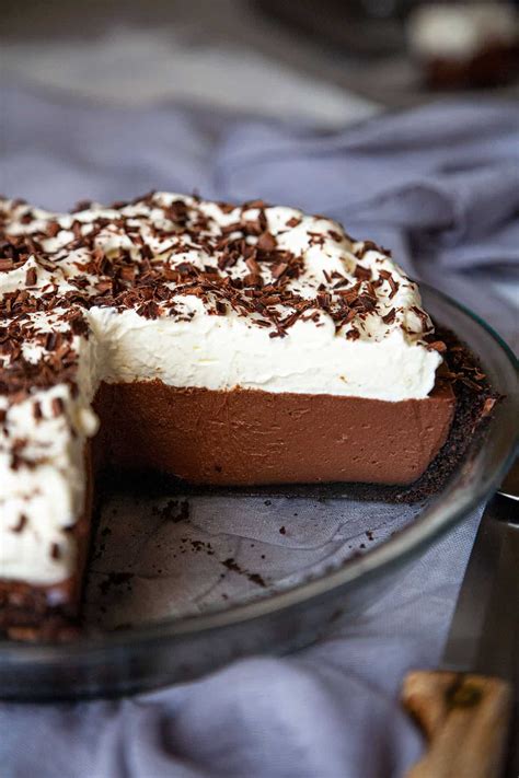 Seriously the BEST Chocolate Cream Pie Recipe (VIDEO) | Foodtasia