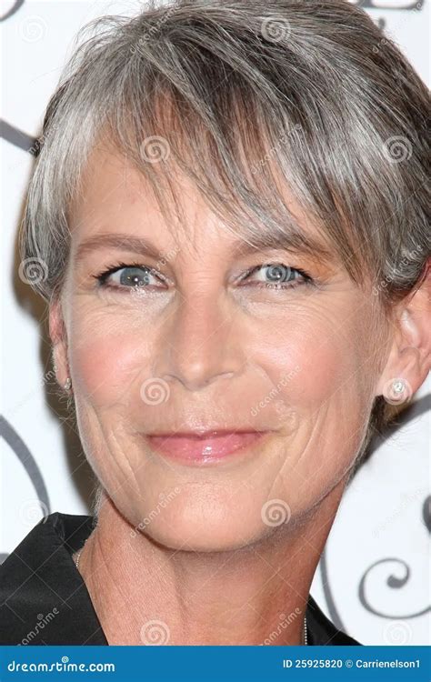 jamie lee curtis short hairstyles jamie lee curtis light grey pixie
