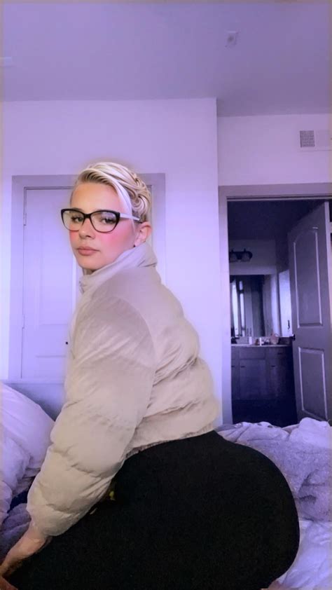 5’5 180 lb PAWB snowbunny ️🐰 built for a black king 🤴🏿♠️ ️ age:21 : r