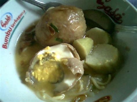 bakso isi telur ayam  pajangan blog ari dharmayanti