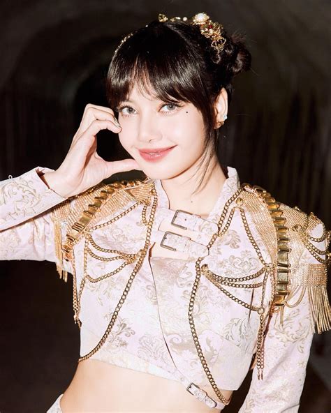 230118 - LISA Instagram Update | kpopping