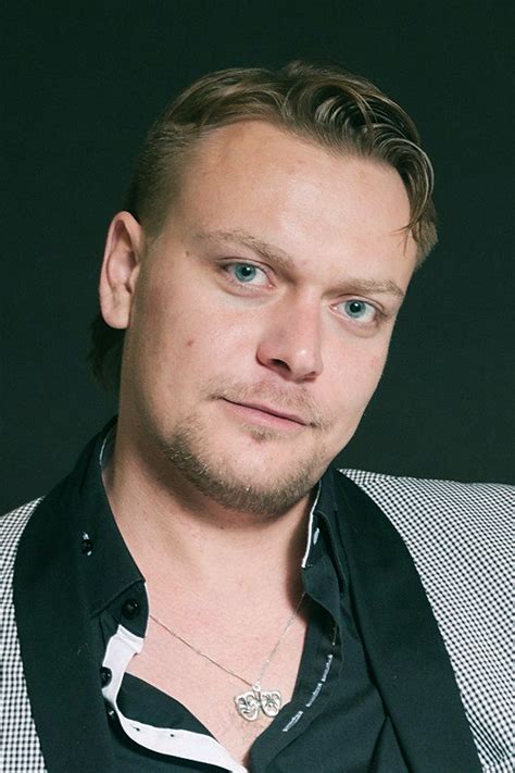 Молодые актеры российского кино мужчины до 40 фото и фамилии