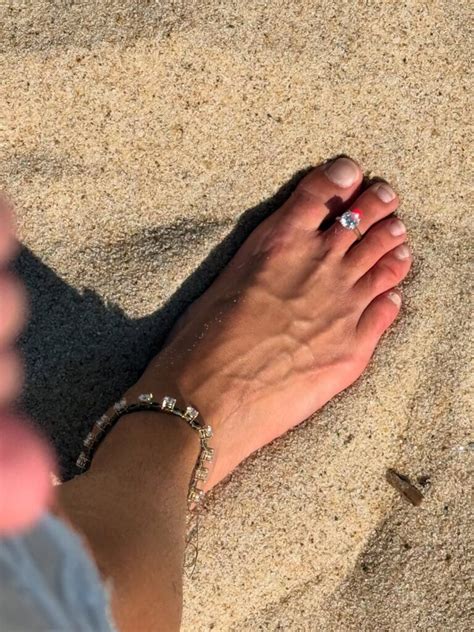 Anel Para O Dedo Do Pé - Anel de dedo do pé: 10 peças para usar agora e no verão - ELLE Brasil