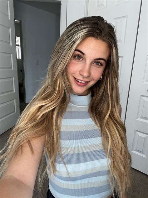 The face of a girl who’s happy to have so many reddit friends 😊 - Sexy