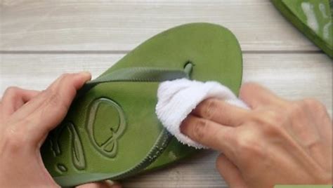 how to clean smelly flip flops