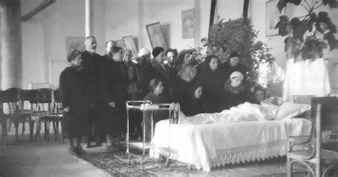 Чудеса стават на погребението на Петър Дънов, а гробът му е празен ...