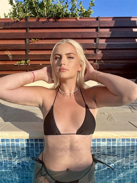 Elsa Thora - Worship me 💋