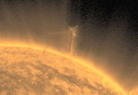 Huge solar tornado as tall as 14 Earths hurls plasma cloud into space ...