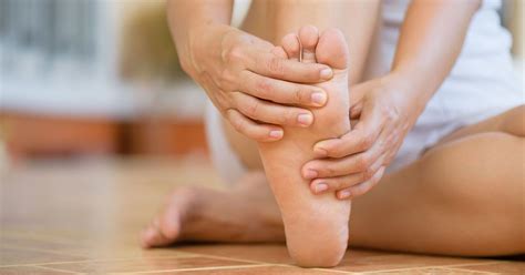 stubbed toe symptoms treatment  prevention