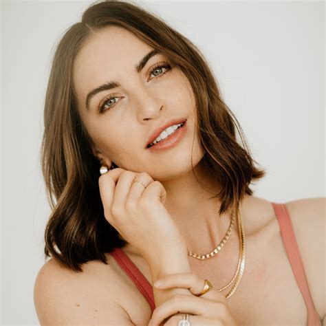 Contact Siera Bearchell - Creator and Influencer