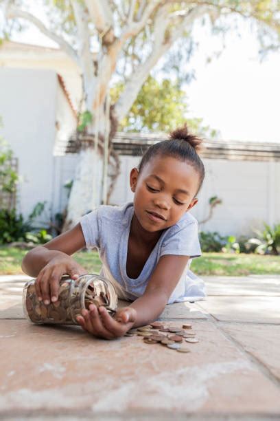 girl counting money pics stock  pictures royalty  images