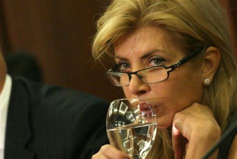 Петролната компания на Венецуела е превеждала пари в "Инвестбанк"