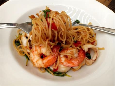 Premium Photo | Spaghetti with spicy seafood spaghetti kee mao talay