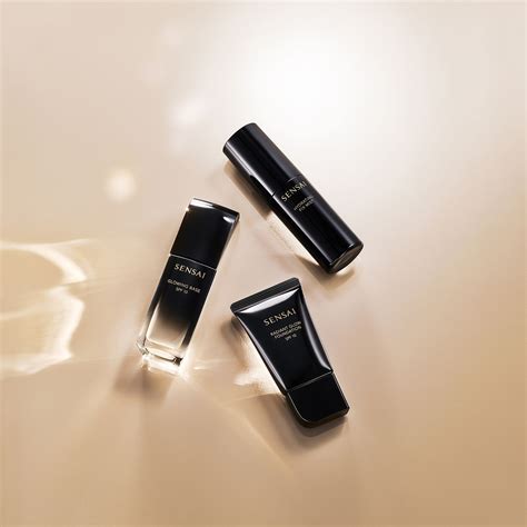 Köp Radiant Glow Foundation RG205 - Sensai - KICKS