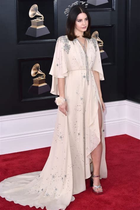 Great Outfits in Fashion History: Lana Del Rey as a Gucci Angel on the 2018 Grammys Red Carpet