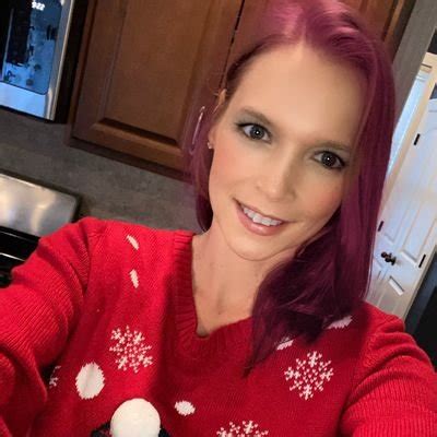 Kelly Collins on Twitter: "R T and get 10 hot pics https://t.co ...