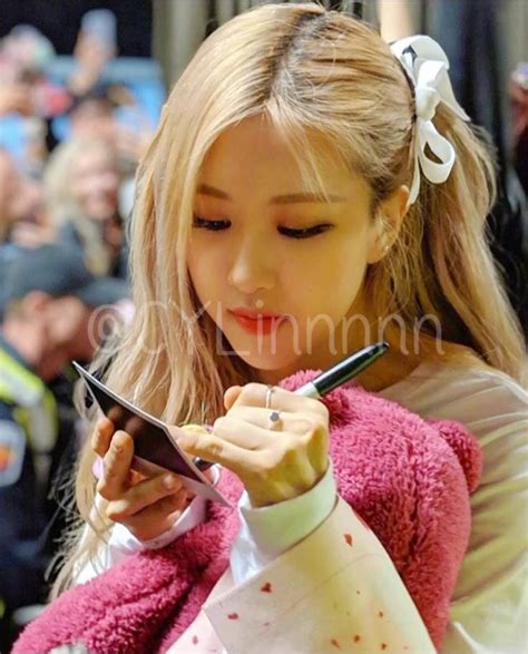 Blackpink Rosé cute | Blackpink rosé cute, Rosé cute, Blackpink rose