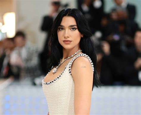 10 Best Dua Lipa Songs of All Time - Singersroom.com