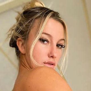 Emily Knight Nude Leaked Photos and Videos - WildSkirts