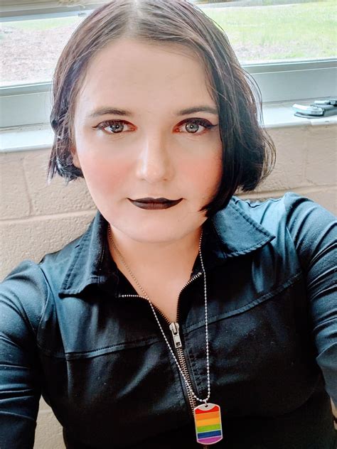 21 mtf trans girl here. I'm sad I can't find nobody to spend the day