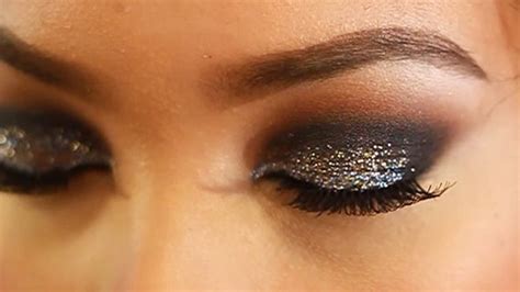 Glitter Smokey Eye | Glitter smokey eye, Sexy eye makeup, Smokey eye