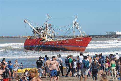 Buscando “cien palos”, cadena para Viglione y arde Playa Grande