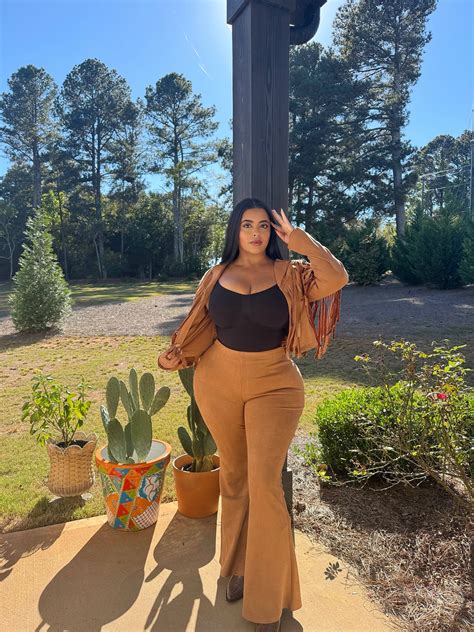 Tania Bombon - Tania Bombon added a new photo.