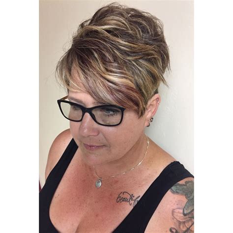 Brown Haircolor Blonde Highlights Pixie Haircut | Brown hair with