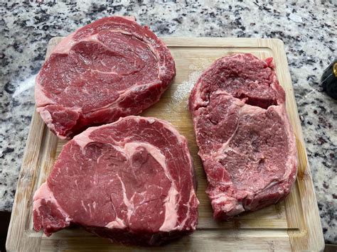 Is the steak on the right spoiled? - Dining and Cooking