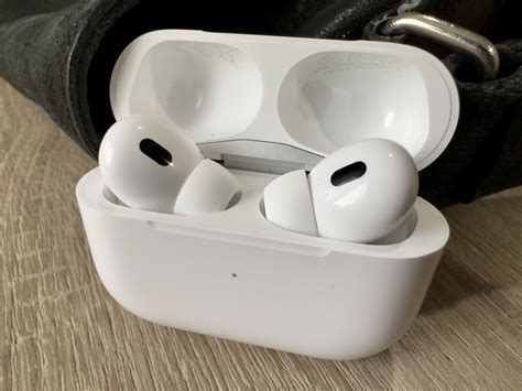 Recenzja AirPods Pro 2. Jak grają najnowsze słuchawki Apple?