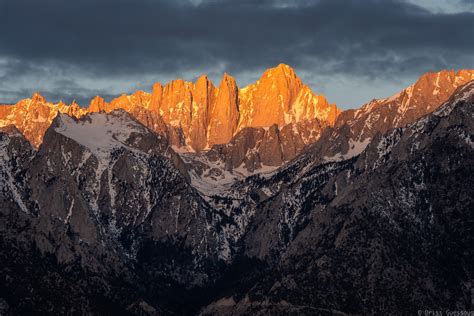 Early Sunrise on Mt Whitney [OC] [6964 × 4645] : r/EarthPorn