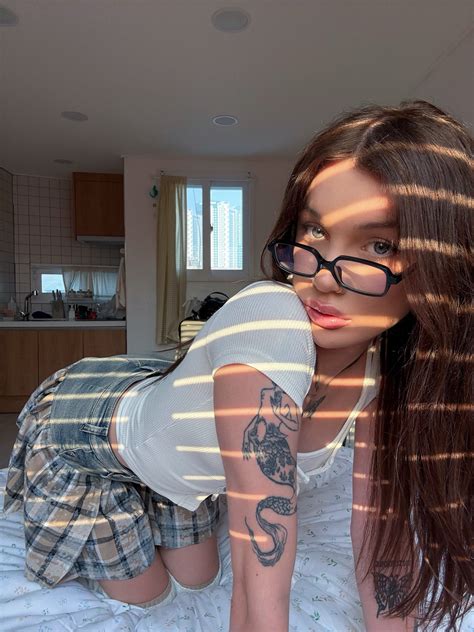 Ambre Kiantz | Last bikini pic of the year | Instagram