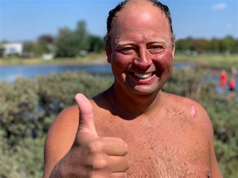 Mission gennemført: Johnni er svømmet i land | TV2 Nord