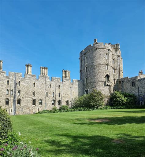 Download Windsor Castle Green Grass Blue Sky Wallpaper | Wallpapers.com