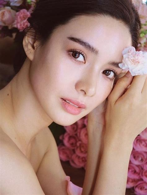 erich gonzales captures  heart  famous hollywood blogger perez hilton