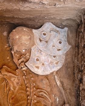 方相氏是古代傩文化中以驱疫避邪的神_张雄艺术网