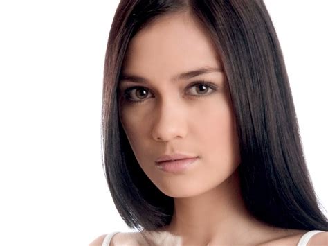 Luna Maya: Indonesian top actress and model, her brief interesting info ...
