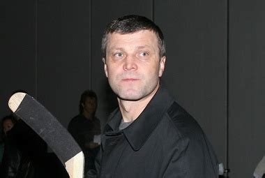 Петер Штястны. Биография