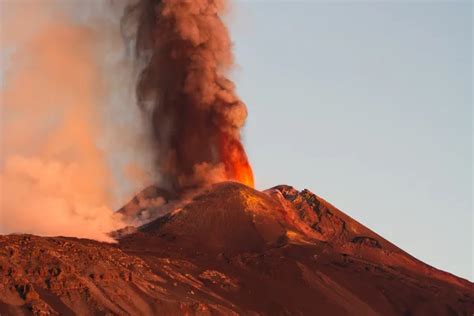 Вулкани: картинки, стокові Вулкани фотографії, зображення | Скачати з ...