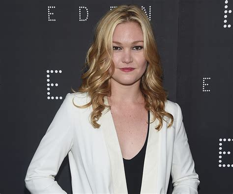 Julia Stiles is pregnant